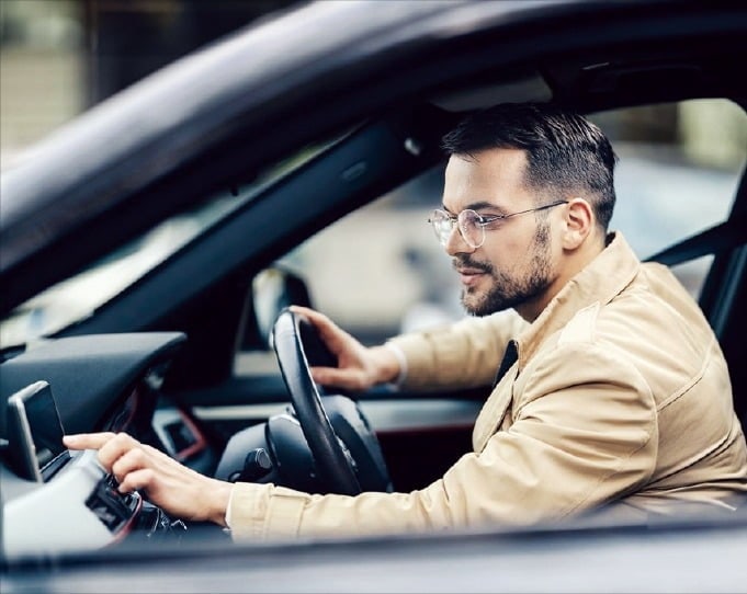 '디지털 지갑'이 된 車…카드 안꺼내고 주유·드라이브 스루 결제