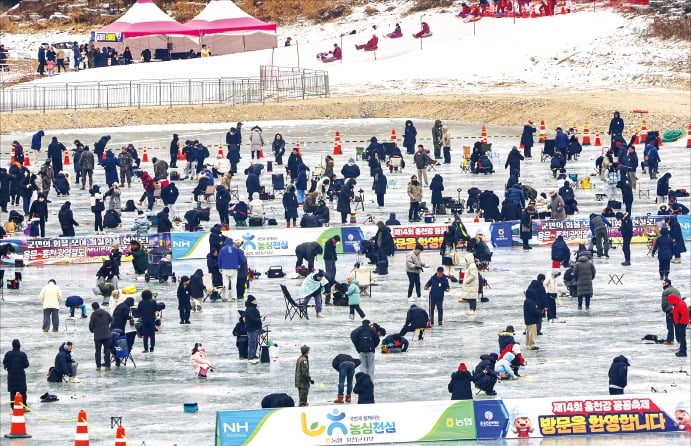 [포토] 홍천강서 얼음낚시