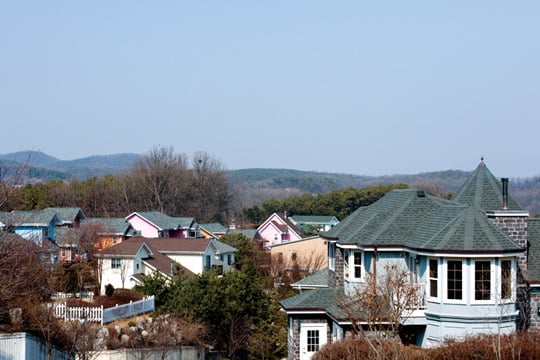 전원생활을 꿈꾸는 사람이라면 기간을 두고 차근차근 준비하는 지혜가 필요하다.이럴 경우 시세보다 30% 이상 싼 가격에 전원주택을 마련할 수 있다.