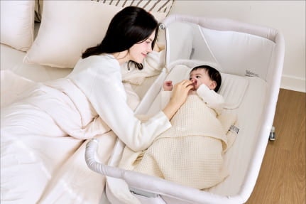 리안, 부모 침대 옆 '코슬리핑'…높이 조절로 안심 육아