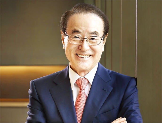 '블루원' 직접 챙기는 93세 회장 "명문 골프장 완성이 소임"