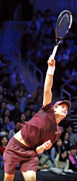 韓서 맞붙은 '테니스 양강'…팬서비스도 슈퍼 매치