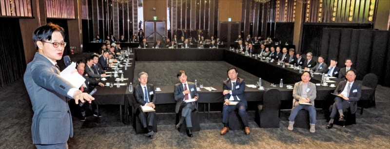 김정관 "AX 융합 가로막는 업종 칸막이 규제 없애겠다"