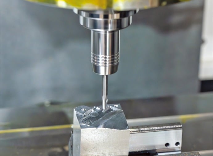 일본은 보란 듯이 버티는데…한국은 '반토막' 대체 무슨 일