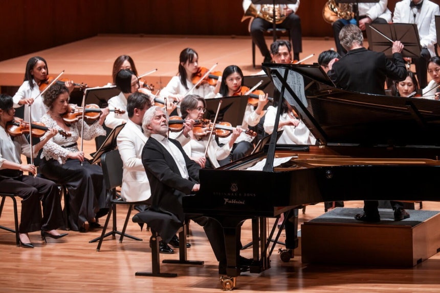 폴란드 출신의 피아노 거장 크리스티안 지메르만은 지난 9일 한국경제신문과의 인터뷰에서 "아름다운 곡으로 청중을 울게 만들 수 있다면,난 무엇이든 할 수 있다"고 말했다.마스트미디어 제공