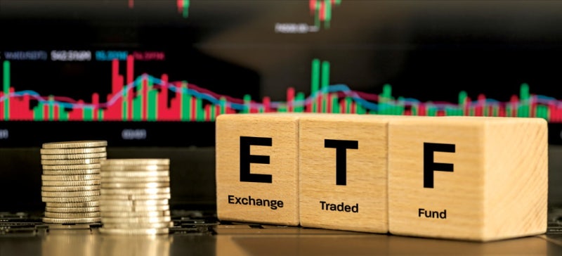 '국민 재테크'로 자리잡은 ETF, 순자산 첫 300조원 넘었다