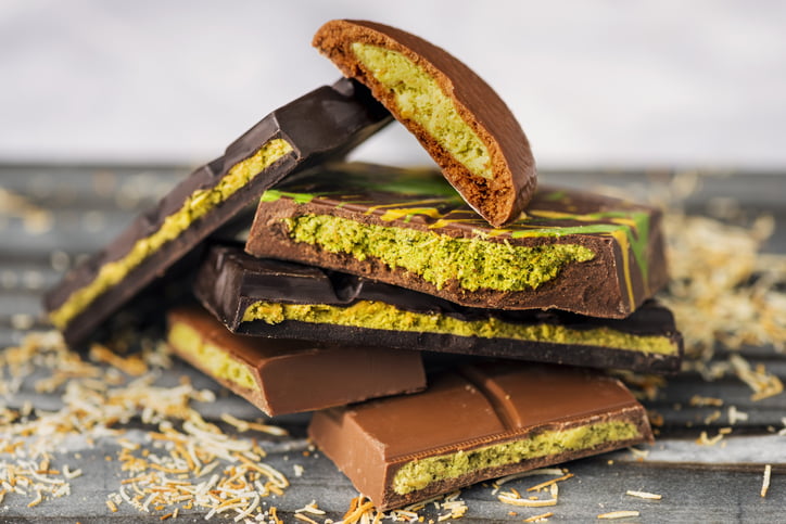 카다이프와 피스타치오 스프레드를 활용한 초콜릿과 쿠키.사진=게티이미지