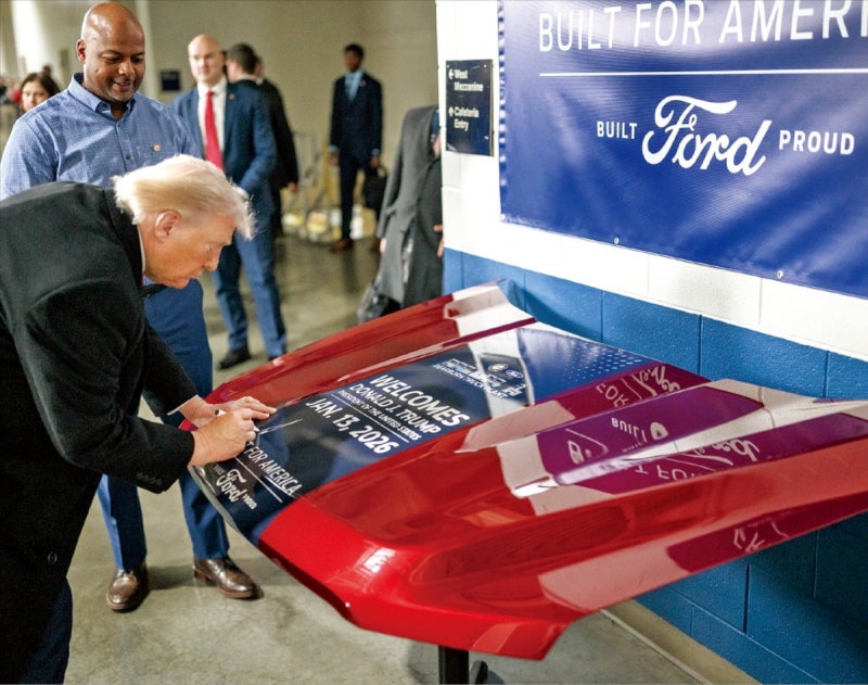 중간선거 불안한 트럼프 '생활비 잡기' 올인…"反시장 정책" 반발도