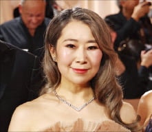 [이 아침의 영화감독] 골든글로브 2관왕 석권…'케데헌' 만든 스타 감독