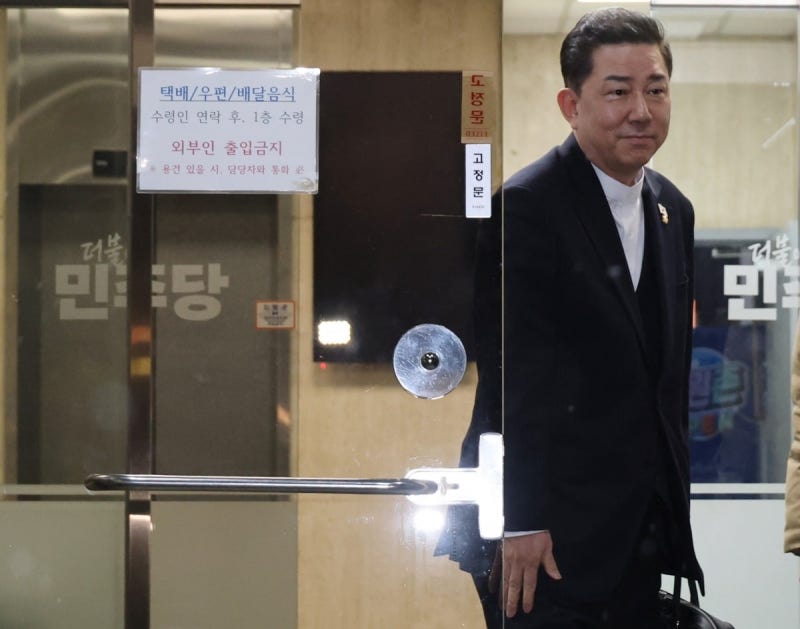 김병기 당적 유지 속…경찰 압색에 與 '곤혹'