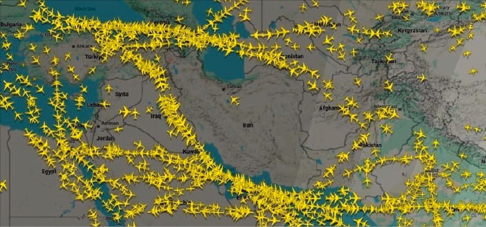 < 텅 빈 이란 하늘길 > 이란은 국제항공고시를 통해 현지시간 기준 15일 새벽부터 영공을 통제한다고 밝혔다.5시간가량 이어진 영공 폐쇄로 이란 상공이 비어있다./로이터연합뉴스