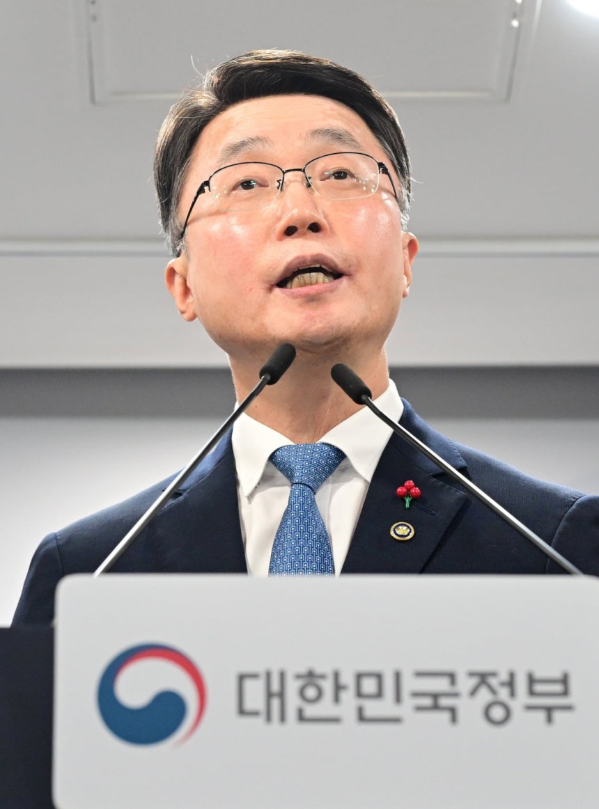 류제명 과학기술정보통신부 2차관이 15일 서울 종로구 정부서울청사에서 독자 AI 파운데이션 모델 프로젝트 1차 단계 평가 결과를 브리핑하고 있다./ 사진=뉴스1