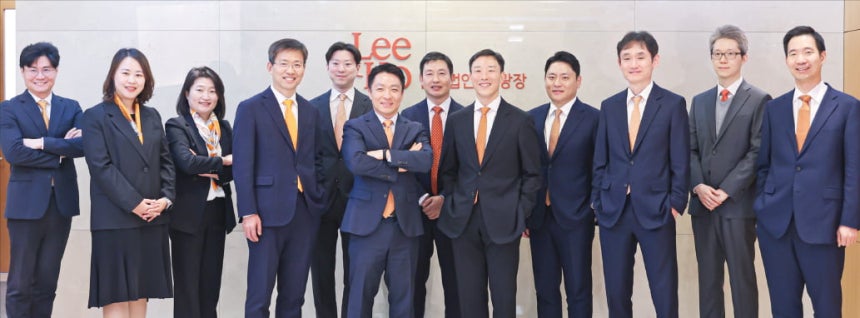 광장 경영권분쟁팀 소속 김유석(왼쪽부터) 김은아 윤미영 변호사,문호준 대표변호사,<a href=