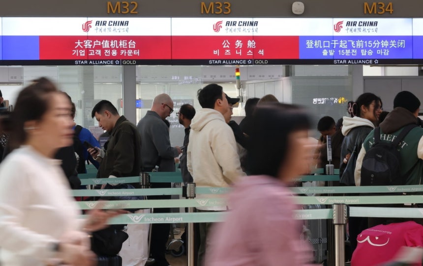 인천국제공항 제1여객터미널 출국장이 여행객들로 붐비고 있다.사진=뉴스1