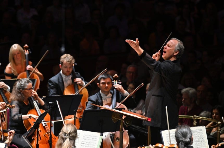 사카리 오라모 지휘의 BBC 심포니 오케스트라 (C) Mark Allan