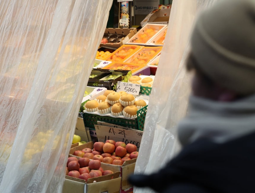 서울 마포구 망원시장에 진열된 과일. 사진=연합뉴스