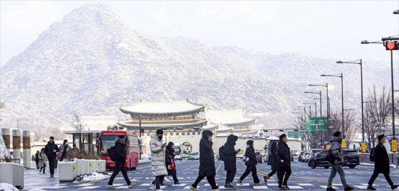 [포토] 눈덮인 북악산…3일 출근길 한파
