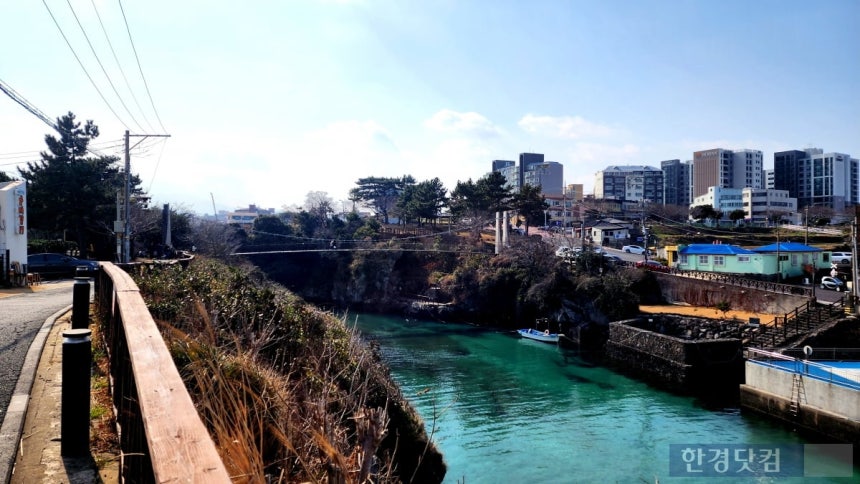 제주시 탑동 용연구름다리. 사진=신용현 기자