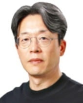 [한경에세이] 변동성이라는 통과의례를 즐겨라