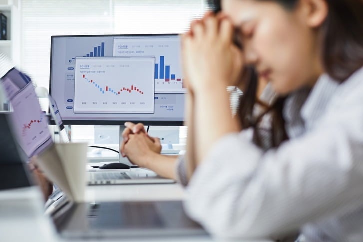 "가격 따지지 말고 팔고 보자"…공포에 질린 개미들 '비명'