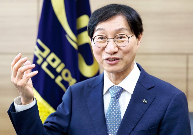 [단독] 김성주 "환율 상승, 국민연금 때문 아냐…해외투자 확대 기조 변함없다"