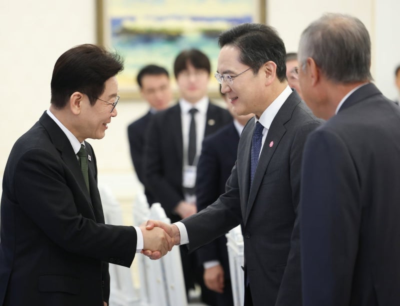 李 "지방·청년에 온기 퍼져야"…이재용 "호실적에 채용 여력 생겨"