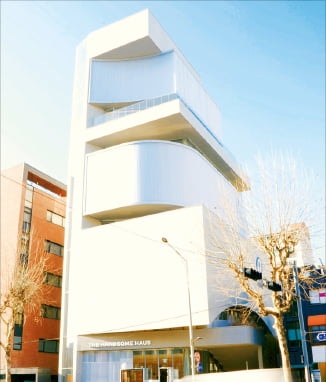 대치·서촌…골목 파고드는 플래그십 스토어