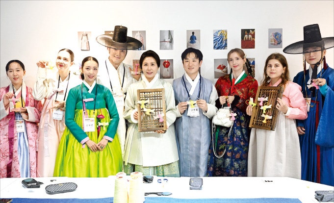 [포토] “행운 받으세요”