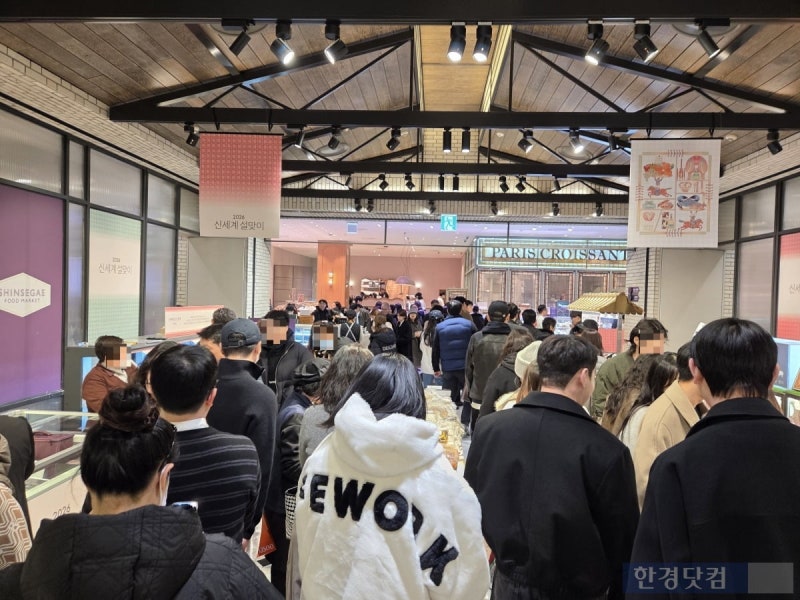 한국 몰려온 중국인 박스째 '싹쓸이'…매장 곳곳 '품절' 사태  [현장+]