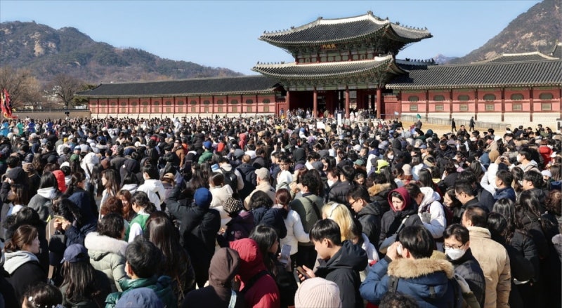 [포토] 설연휴 마지막 고궁 나들이 ‘인산인해’