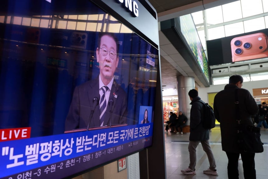On December 3rd last year, marking a year since martial law, citizens at Seoul Station are watching President Lee Jae-myung's broadcast of the '1st Anniversary of the Revolution of Light, Special National Statement'.