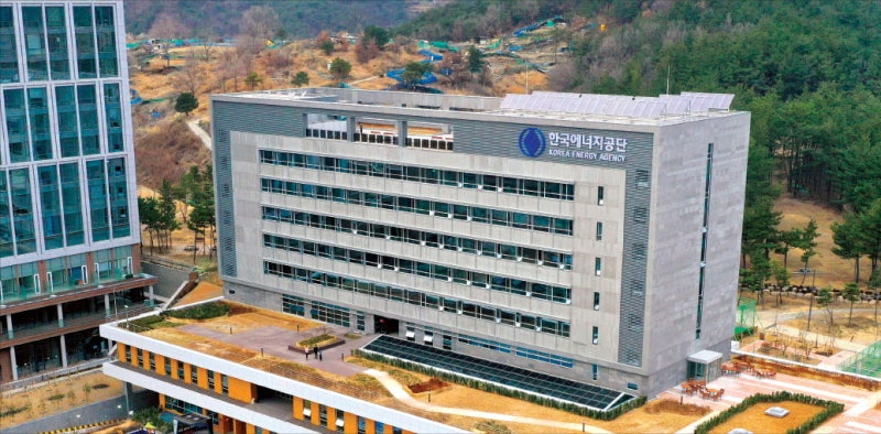 한국에너지공단, 산단에 태양광 확산·기업 설비효율 개선…탄소 감축 이끄는 '에너지 전환' 투 트랙