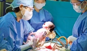 서울아산병원, 월 분만 300건 돌파…60%가 고위험군