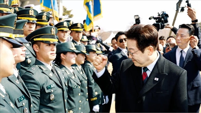 李대통령 "자주국방 불가능하다는 사고, 구시대 박물관 보내야"