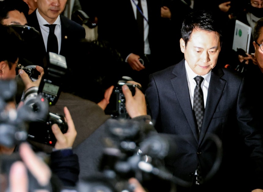 국민의힘 장동혁 대표가 20일 국회에서 윤석열 전 대통령에 대한 1심 무기징역 선고 관련, 입장을 밝히기 위해 입장하고 있다. /사진= 연합뉴스