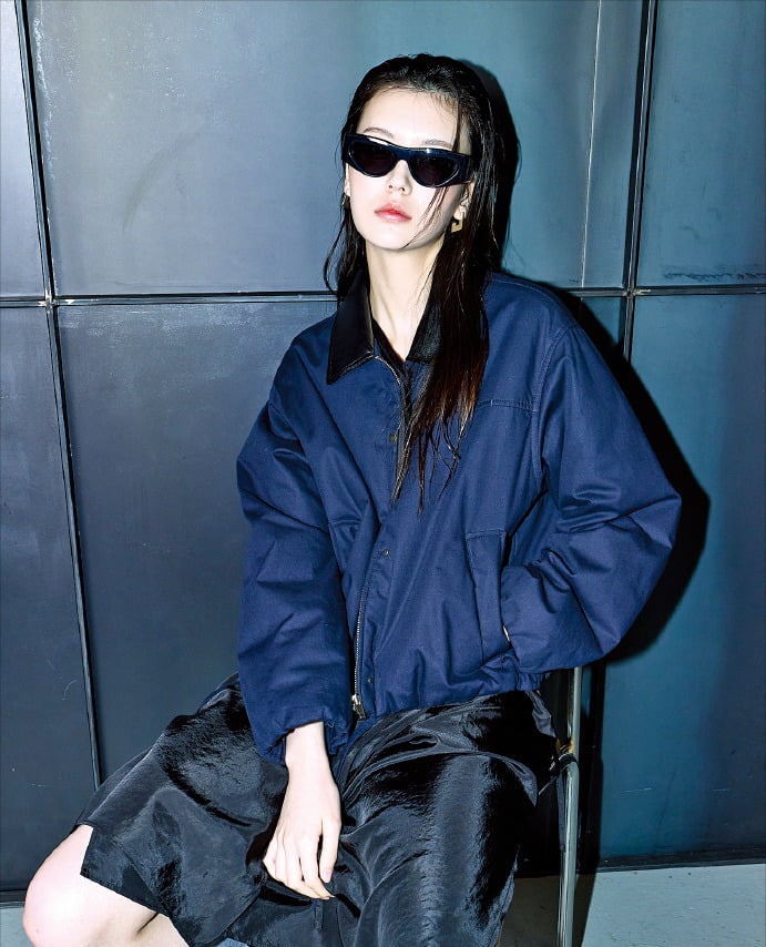 구호플러스, 자연스럽게 흐르는 실루엣 디자인…앙개, 여유로운 움직임 포근한 소재로 살려내