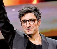 [이 아침의 영화감독] 정치와 인간의 관계, 필름으로 풀어내다