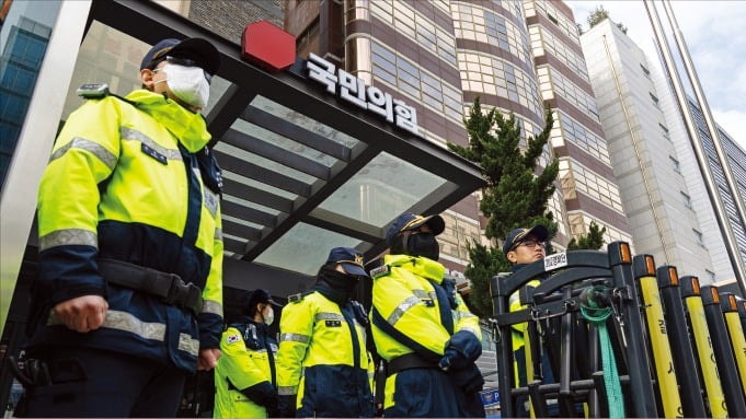 TK통합법 또 표류 위기…秋 "필버 취소 먼저" 野 "또 뒤통수"