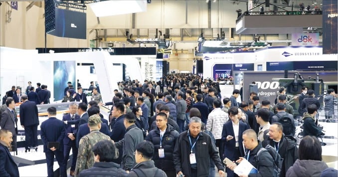 부산 드론전시회 '흥행'…항공우주 기술 쏟아져