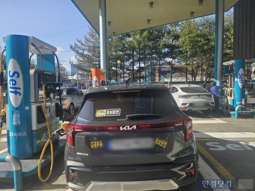3일 북적이는 주유소/사진=유지희 기자