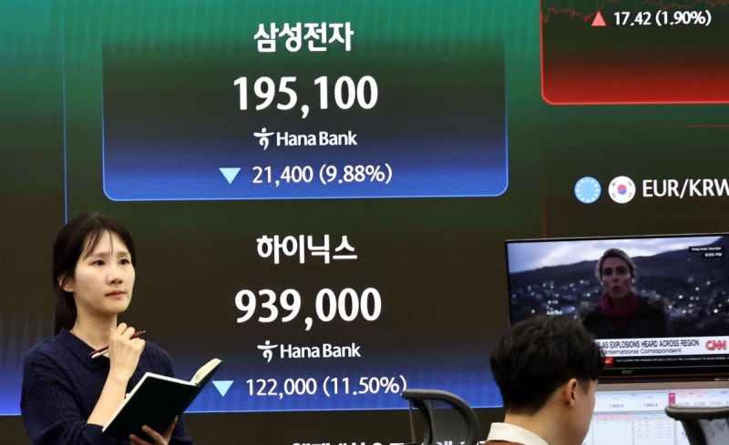 '20만전자' 붕괴에 개미들 비명…"꽉 쥐고 있어라" 반전 전망 [종목+]