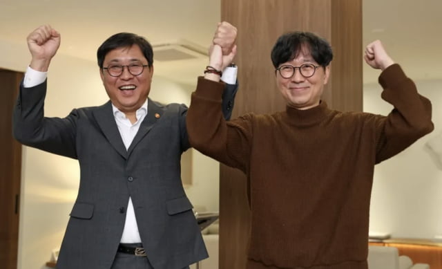 "김은희와 사는 남자 덕"…'왕사남' 천만에 문체부 장관 등판