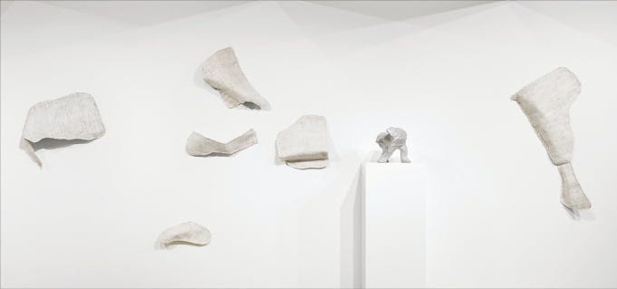 눈뜬 자들의 눈 먼 시선…당신의 편견을 만지다