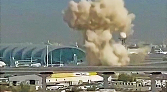 이란 포탄에…'사막의 금융허브' 명성 금 간 두바이