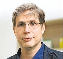 [이 아침의 작가] 사실·허구 넘나드는 獨 문학 '젊은 거장'