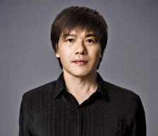 [이 아침의 소설가] 日문학상 휩쓴 스타 작가…혐한 발언에도 쓴소리