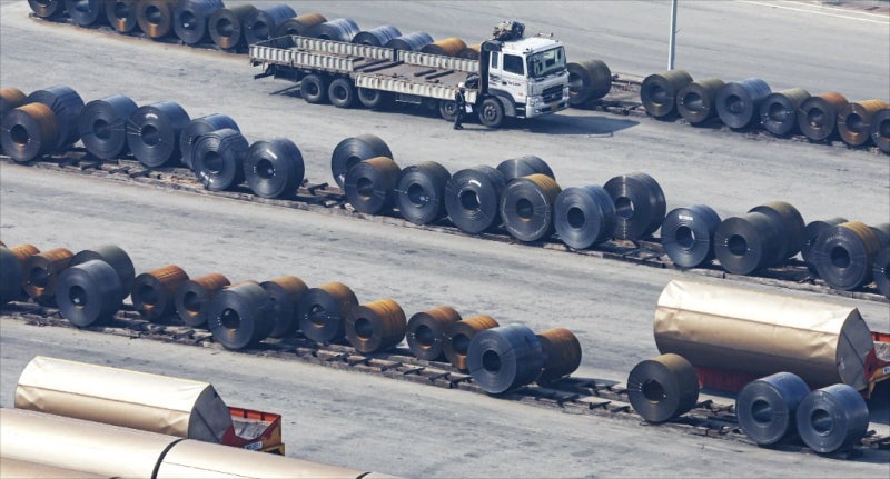 "타국 과잉생산 탓에 적자 쌓인다"는 美…경제학 원리 역행