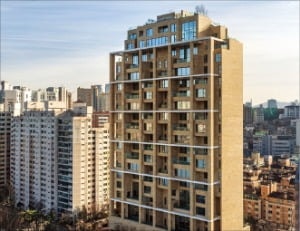 아이유 사는 '에테르노청담' 1년새 125억 올라