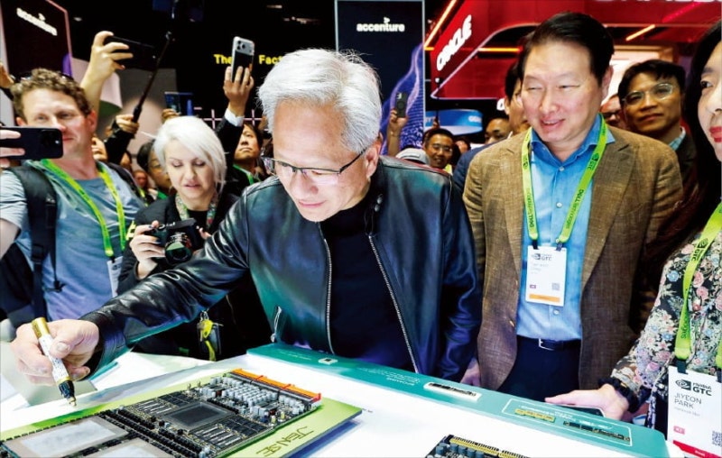 최태원 "웨이퍼 공급난에 2030년까지 메모리 부족"