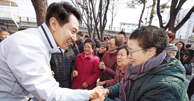 출마 선언한 오세훈, 지도부와 선긋기…"張, 무능 넘어 무책임"